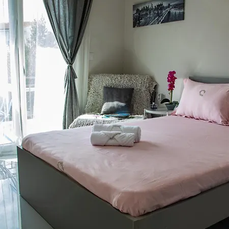 C&m Apartman Néa Mihanióna
