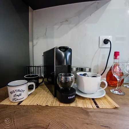 C&m Apartman Néa Mihanióna